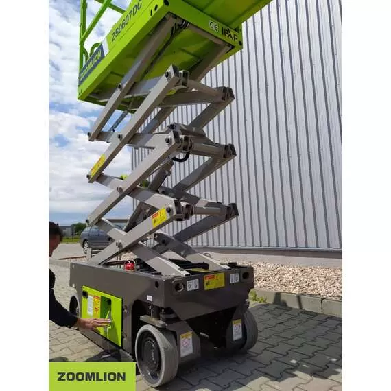 ZOOMLION ZS1012DC 350 кг 10 м Подъемник ножничный аккумуляторный в Ростове-на-Дону, Грузоподъемность: 350 кг, Высота подъема, м.: 10 м, Тип питания: аккумуляторные (DC), Напряжение: 12 В, Тип батареи: Кислотная, обслуживаемая купить по выгодной цене 100kwatt.ru